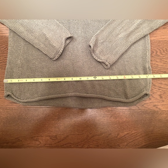 Sweater - Picture 5 of 6